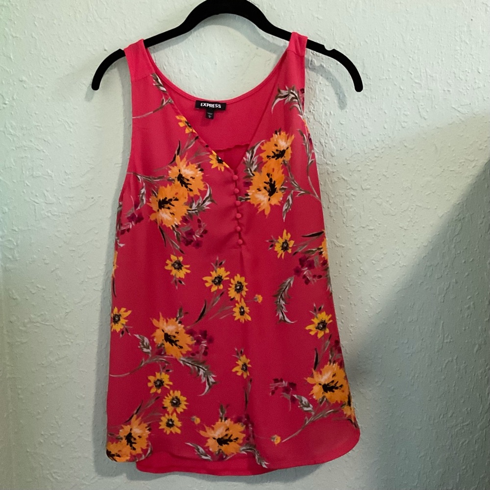 🌻EXPRESS Large Floral Dressy Tank🧡